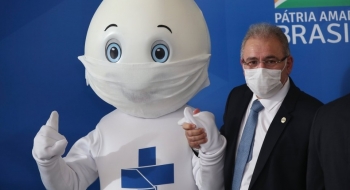 Saúde admite que adquiriu apenas metade das 560 mi de doses divulgadas